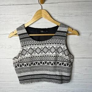 AZ Fashion Top Womens Size Medium 8 / EU 40 Black and White Tribal Crop Bohemian